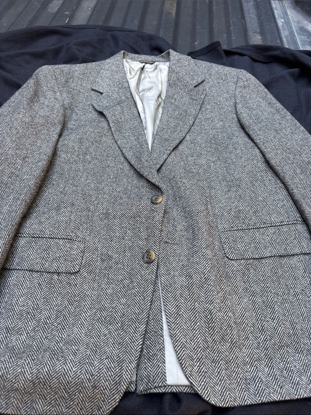 bill blass Gray Herringbone Sport Coat Blazer. Vintage Crew Neck 100% Pure Wool